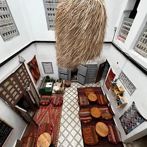 Hostal Earth 