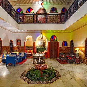 Riad Lakhdar ***